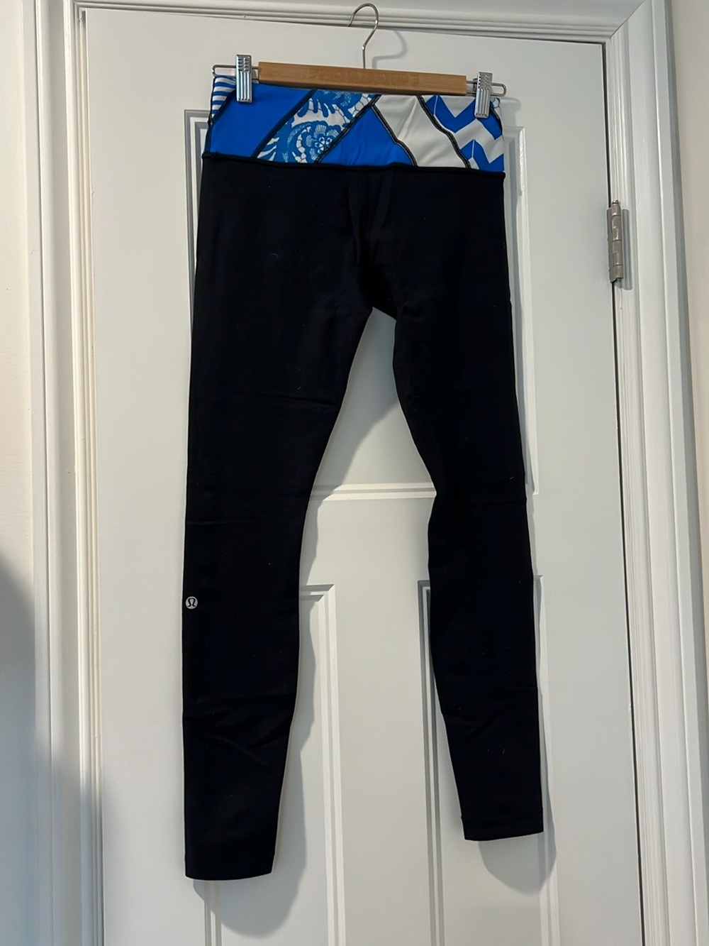 Lululemon Black Leggings with Blue Chevron Waistband - originals - Picture 4 of 4